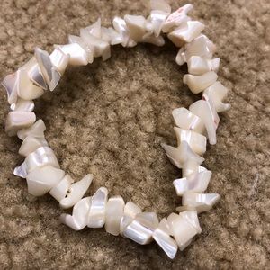 Pearlized white beaded bracelet (#381)